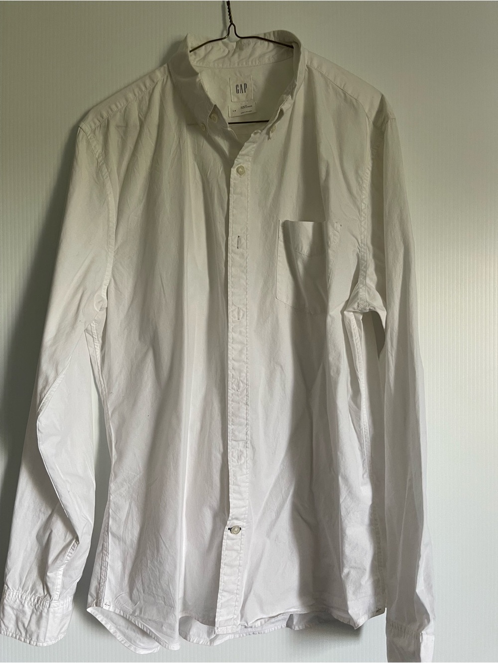 GAP Men's White Long-Sleeve Button-Up Shirt